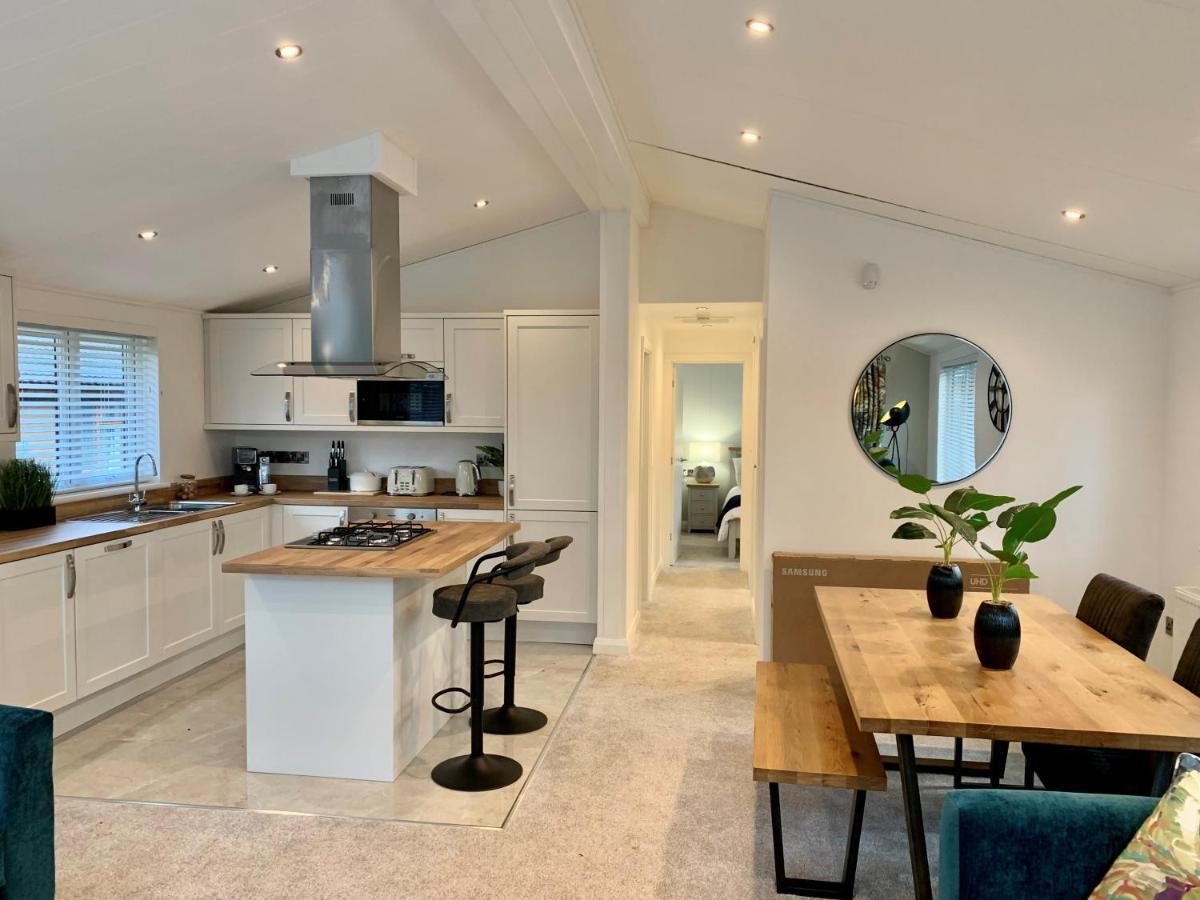 Thirlmere 4 Luxury Lodge At White Cross Bay ווינדרמר מראה חיצוני תמונה